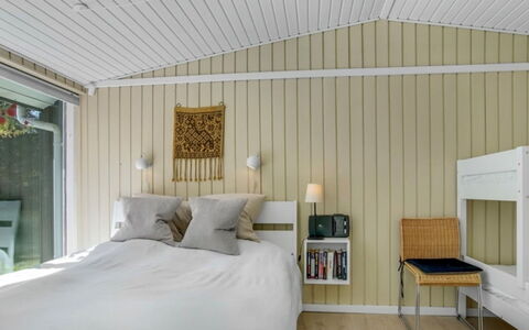 Quiana - 2Km from the Sea: Indretning, Træ, Loft, Gulvbelægning, Etage, Soveværelse, Møbel, Belysning, Værelse, Seng