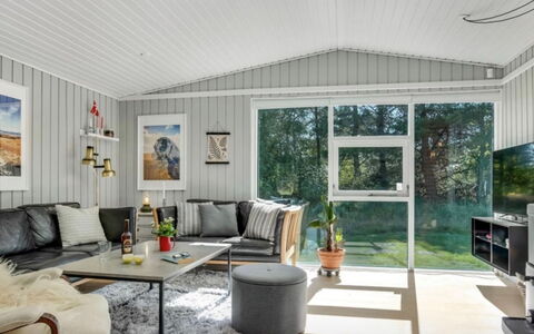 Quiana - 2Km from the Sea: Indretning, Couch, Stue, Loft, Hjem, Værelse, Billedramme, Lysarmatur