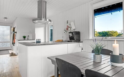 Baldo - 800M from the Sea: Estate, Skygge, Indkørsel, Stuehus
