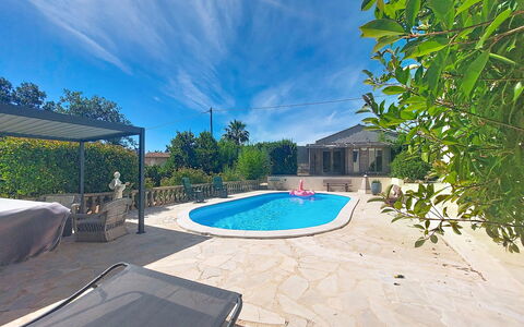 Villa Esterel: Svømmepøl, Udvej, Skygge, Fritid, Udendørs Møbler, Flise, Eco Hotel, Landscaping, Stol, Hacienda