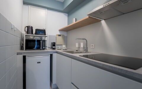 Blue Sand i with Lateral Sea View: Køkken, Countertop, Køkken Apparat, Større Bandage, Køkkenvask, Indretning, Cabinetry, Sanitærarmatur, Håndvask, Komfur