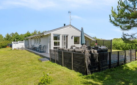 Janick - 150M from the Sea: Estate, Skygge, Indkørsel, Stuehus