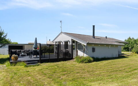 Janick - 150M from the Sea: Estate, Skygge, Indkørsel, Stuehus