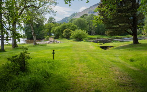 Loch Ness Granary: Træ, Græs, Natur, Naturlige Landskab, Landskab, Græs-, Bunddække, Lawn, Eng, Have