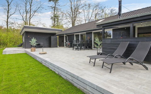 Solvejg - 30Km from the Sea: Arkitektur, Hjem, Skygge, Have, Sommerhus, Sidespor, Landscaping, Estate, Gårdhave, Gård