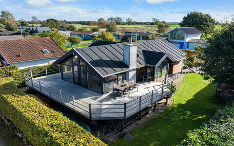 Berner - 40M from the Sea: Hus, Tag, Hjem, Sommerhus, Busk, Bunddække, Estate, Stuehus, Sidespor, Garden Bygninger