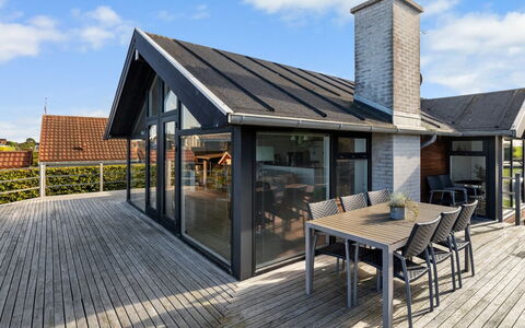 Berner - 40M from the Sea: Hus, Tag, Hjem, Sommerhus, Busk, Bunddække, Estate, Stuehus, Sidespor, Garden Bygninger