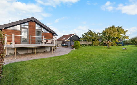 Berner - 40M from the Sea: Hus, Tag, Hjem, Sommerhus, Busk, Bunddække, Estate, Stuehus, Sidespor, Garden Bygninger