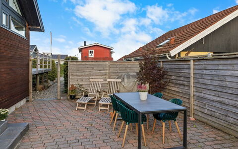 Berner - 40M from the Sea: Hus, Tag, Hjem, Sommerhus, Busk, Bunddække, Estate, Stuehus, Sidespor, Garden Bygninger