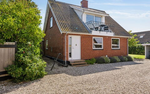 Deljan - 200M from the Sea: Tag, Hus, Hjem, Sommerhus, Dør, Sidespor, Dæk, Veranda, Planke, Hårdttræ