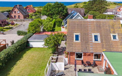 Deljan - 200M from the Sea: Tag, Hus, Hjem, Sommerhus, Dør, Sidespor, Dæk, Veranda, Planke, Hårdttræ
