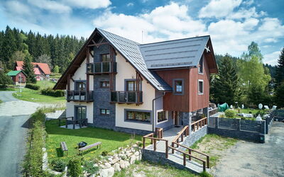 Harrachov 707: Bygning, Vindue, Hus, Hjem, Sommerhus, Boligområde, Facade, Tag, Sidespor, Menneskelig Bosættelse