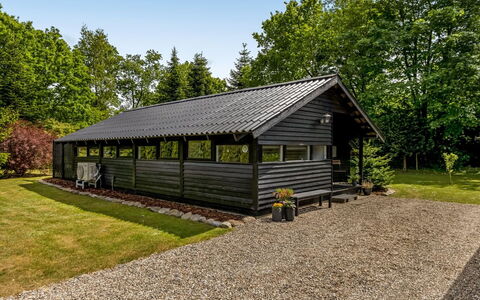 Reino - 30Km from the Sea: Hjem, Sommerhus, Veranda, Hårdttræ, Sidespor, Dæk, Skygge, Planke, Estate, Garden Bygninger