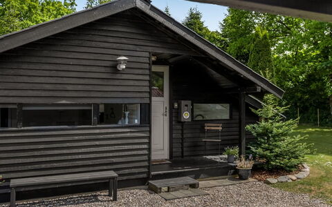 Reino - 30Km from the Sea: Hjem, Sommerhus, Veranda, Hårdttræ, Sidespor, Dæk, Skygge, Planke, Estate, Garden Bygninger