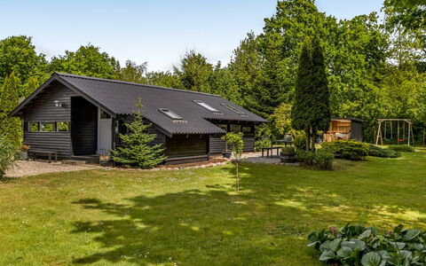 Reino - 30Km from the Sea: Hjem, Sommerhus, Veranda, Hårdttræ, Sidespor, Dæk, Skygge, Planke, Estate, Garden Bygninger