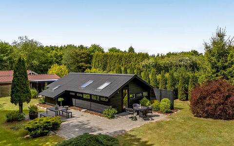Reino - 30Km from the Sea: Hjem, Sommerhus, Veranda, Hårdttræ, Sidespor, Dæk, Skygge, Planke, Estate, Garden Bygninger