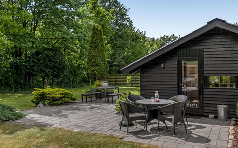 Reino - 30Km from the Sea: Hjem, Sommerhus, Veranda, Hårdttræ, Sidespor, Dæk, Skygge, Planke, Estate, Garden Bygninger