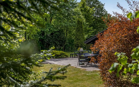 Reino - 30Km from the Sea: Hjem, Sommerhus, Veranda, Hårdttræ, Sidespor, Dæk, Skygge, Planke, Estate, Garden Bygninger
