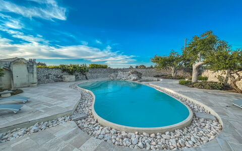 Masseria Capasa: Blå, Svømmepøl, Kompositmateriale, Water Feature, Flise, Beton, Udvej, Hotel, Tropics, Eco Hotel