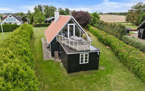 Næwe - 100M from the Sea: Møbel, Indretning, Gulvbelægning, Etage, Loft, Værelse, Stol, Bord, Lejlighed, Køkken & Spisebord
