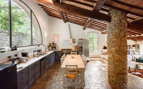 Villa Poggio La Croce: Møbel, Indretning, Gulvbelægning, Væg, Træ, Loft, Etage, Køkken, Hjem, Countertop
