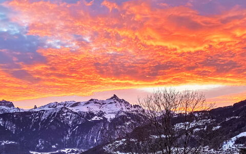 Lau'Tentik: Himmel, Bjergrige Landskabsformer, Bjerg, Orange, Afterglow, Vinter, Bakke, Solopgang, Horisont, Bjergkæde