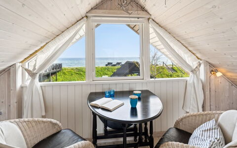 Asgerd - 20M from the Sea: Blå, Busk, Sommerhus, Bunddække, Have, Estate, Skygge, Landscaping, Stuehus, Eco Hotel