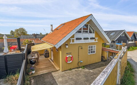 Asgerd - 20M from the Sea: Blå, Busk, Sommerhus, Bunddække, Have, Estate, Skygge, Landscaping, Stuehus, Eco Hotel