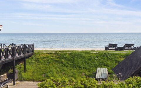 Asgerd - 20M from the Sea: Blå, Busk, Sommerhus, Bunddække, Have, Estate, Skygge, Landscaping, Stuehus, Eco Hotel
