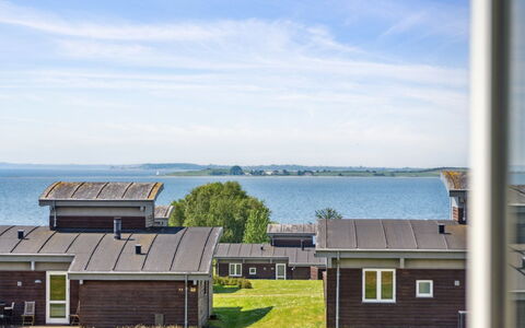 Gudbrand - 500M from the Sea: Estate, Skygge, Indkørsel, Stuehus