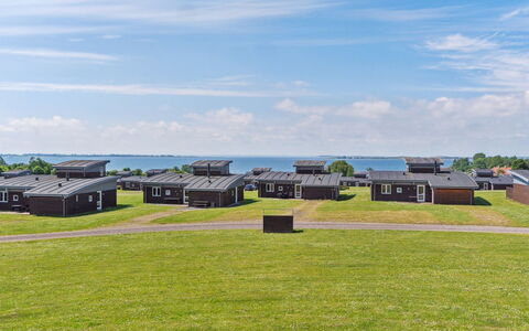 Gudbrand - 500M from the Sea: Estate, Skygge, Indkørsel, Stuehus