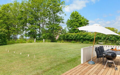 Sofus - 275M from the Sea: Græs, Træ, Busk, Have, Land Lot, Landskab, Lawn, Almindeligt, Skygge