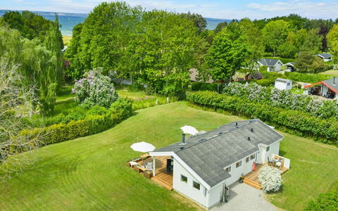 Sofus - 275M from the Sea: Boligområde, Landskab, Hus, Hjem, Land Lot, Estate, Sommerhus, Landscaping, Lawn, Forstad
