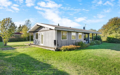 Kajsa - 250M from the Sea: Græs, Bygning, Hus, Hjem, Tag, Sommerhus, Busk, Land Lot, Almindeligt