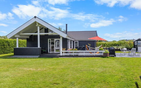 Falki - 320M from the Sea: Hus, Tag, Hjem, Sommerhus, Busk, Bunddække, Estate, Stuehus, Sidespor, Garden Bygninger