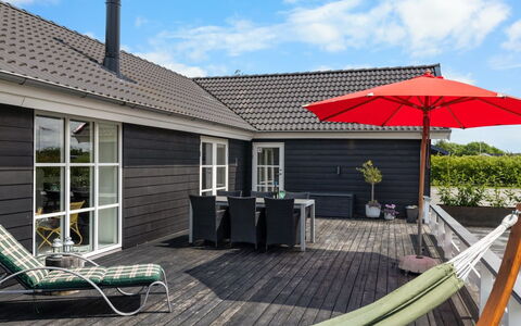 Falki - 320M from the Sea: Hus, Tag, Hjem, Sommerhus, Busk, Bunddække, Estate, Stuehus, Sidespor, Garden Bygninger