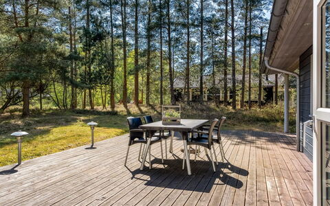 Eikka - 1Km from the Sea: Svømmepøl, Udendørs Møbler, Møbel, Udvej, Flise, Eco Hotel, Skygge, Stol, Fritid, Estate
