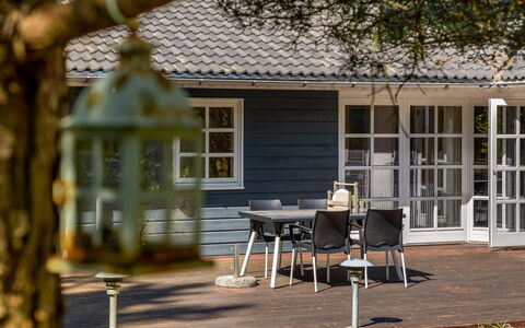 Eikka - 1Km from the Sea: Svømmepøl, Udendørs Møbler, Møbel, Udvej, Flise, Eco Hotel, Skygge, Stol, Fritid, Estate