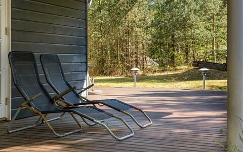 Eikka - 1Km from the Sea: Svømmepøl, Udendørs Møbler, Møbel, Udvej, Flise, Eco Hotel, Skygge, Stol, Fritid, Estate