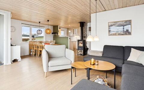 Severine - 650M from the Sea: Tag, Hus, Hjem, Sommerhus, Dør, Sidespor, Dæk, Veranda, Planke, Hårdttræ