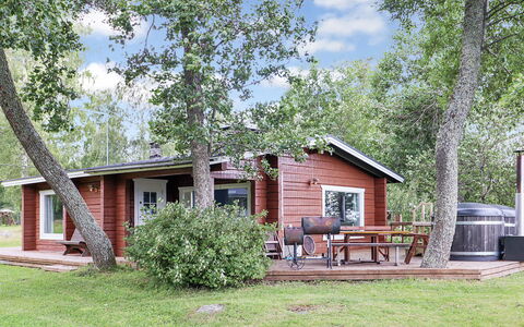 Anttoora B-Sauna: Træ, Græs, Hus, Hjem, Sommerhus, Busk, Land Lot, Landdistrikt, Dør