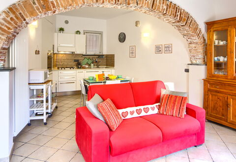 Ca Du Checcu: Møbel, Indretning, Væg, Couch, Gulvbelægning, Loft, Værelse, Bord, Etage, Stue