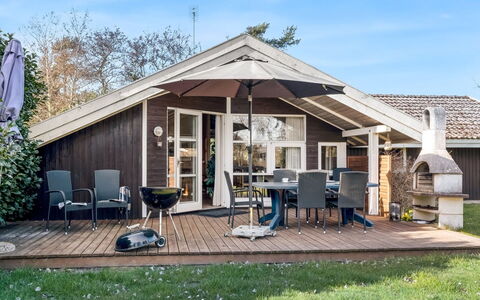 Emili - 300M from the Sea: Træ, Møbel, Lejlighed, Værelse, Loft, Bejdse, Stol, Hårdttræ, Klarlak, Tømmer