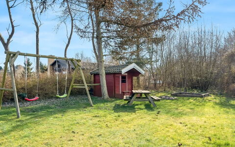 Emili - 300M from the Sea: Træ, Møbel, Lejlighed, Værelse, Loft, Bejdse, Stol, Hårdttræ, Klarlak, Tømmer