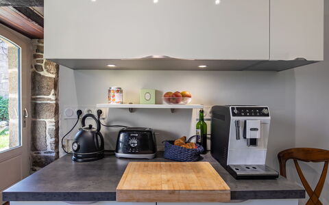 Maison Duquesne: Køkken Apparat, Køkken, Countertop, Indretning, Husholdningsapparat, Større Bandage, Cabinetry, Møbel, Lille Apparat, Bordservice