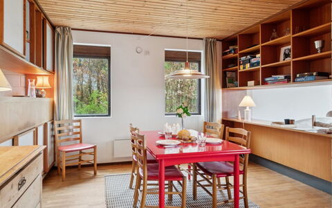 Brodde - 550M from the Sea: Blå, Busk, Sommerhus, Bunddække, Have, Estate, Skygge, Landscaping, Stuehus, Eco Hotel