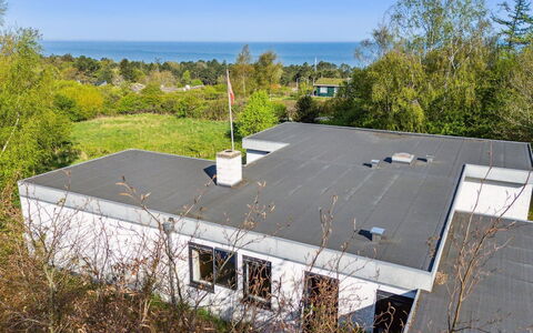 Brodde - 550M from the Sea: Blå, Busk, Sommerhus, Bunddække, Have, Estate, Skygge, Landscaping, Stuehus, Eco Hotel