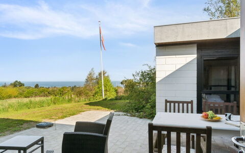 Brodde - 550M from the Sea: Blå, Busk, Sommerhus, Bunddække, Have, Estate, Skygge, Landscaping, Stuehus, Eco Hotel