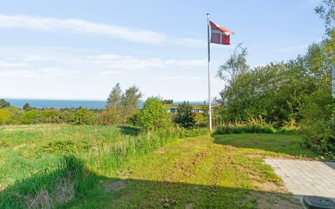 Brodde - 550M from the Sea: Blå, Busk, Sommerhus, Bunddække, Have, Estate, Skygge, Landscaping, Stuehus, Eco Hotel