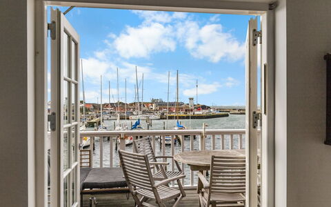 Annete - 20M from the Sea: Dør, Båd, Altan, Vandfartøjer, Stol, Dæk, Dok, Aluminium, Badeby
